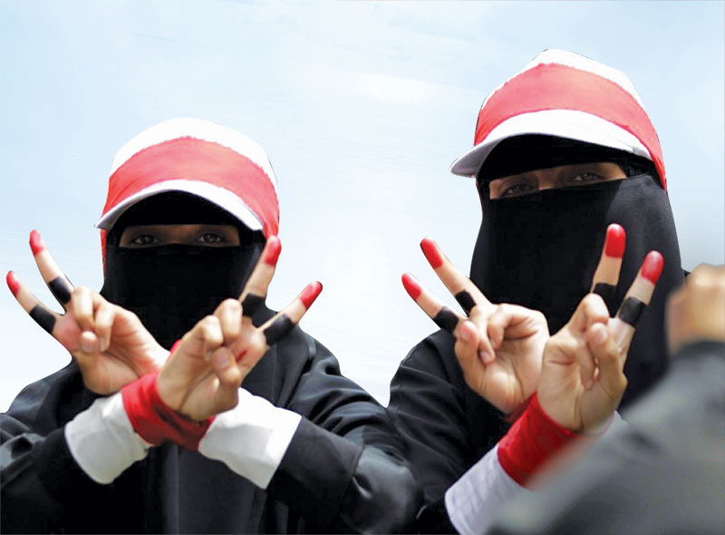 yemen boyalı bayraklı maskeli halk  
