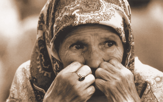 Bosna savaşı, ağlayan yaşlı kadın