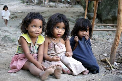 Poor-children-around-the-world-th-CE-B5-CF-81-C3-B8-E1-B9-BF-CE-B5r-CF-84y-28633746-500-333