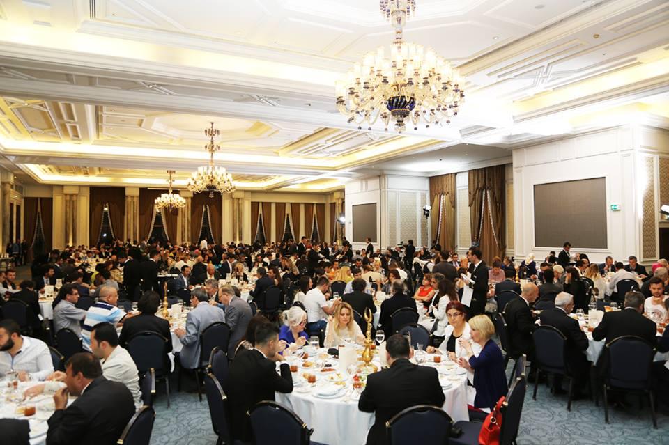  A9TV’nin Ramazan ayı geleneksel iftarı 2 Temmuz 2015 tarihinde İstanbul Çırağan Oteli Balo Salonu’nda düzenlendi. 