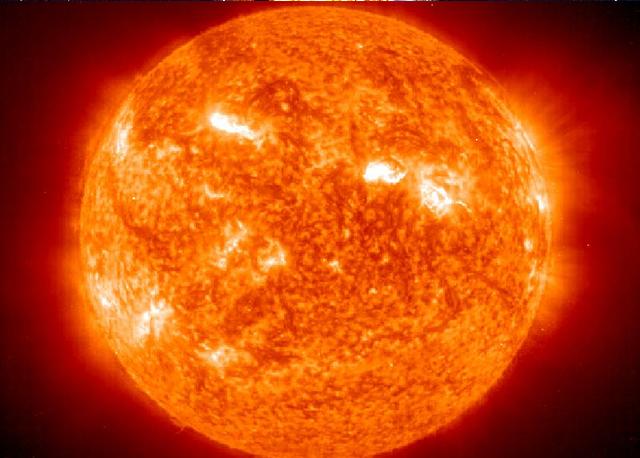 12.	Ne var ki yıldız taslağı da çekim kuvvetine karşı kararsızdır. Bir gaz küresi şeklinde olan yıldız taslağı, kendisini oluşturan gazların muazzam ağırlığına karşı koyamaz büzülür ve böylece merkezindeki basınç ve sıcaklık da hızla artar.