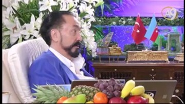 Münafığın nihai amacı Müslümanların dağılmasıdır ama çok amaçlı saldırır. Peygamber (sav)’in buna yaptığı müdahaleyle hem cihadı çok mübarek olur, bereketli olur hem Müslümanların gücü kat kat artar.