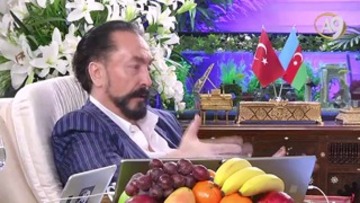 Bazı televizyon kanallarında kadınları özellikle kavgacı, hırçın, saldırgan, güvenilmez, ağzı bozuk, sinirli, cazgır gibi gösteriyorlar. Bu çok ürkütücü. Halbuki kadın dünyanın en güzel süsüdür.