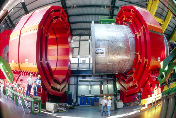 EXPERIMENTEN BIJ CERN VERKLAART CREATIE