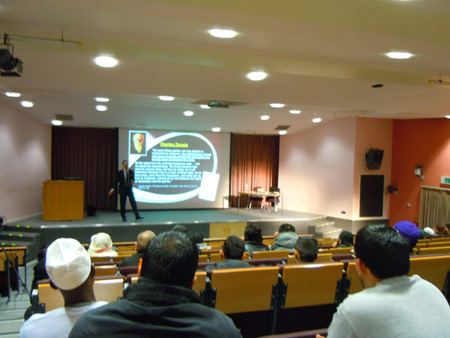 Central Lancashire Üniversitesi'nde Günümüz Bilimi ve Evrim Teorisi'nin Çöküşü Konferansı