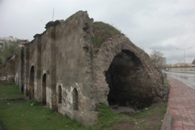 gökyüzü, dış mekan, bulut, harabeler içeren bir resim

Yapay zeka tarafından oluşturulmuş içerik yanlış olabilir.
