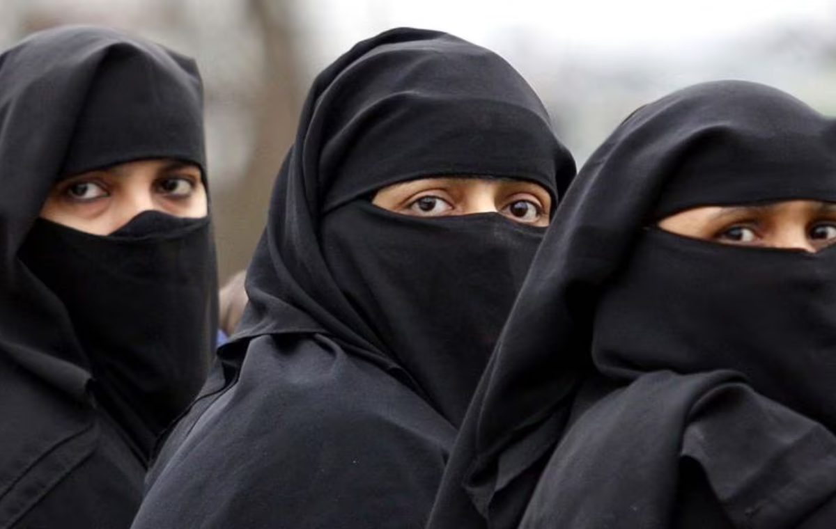 Sadece kadını ve kadın bedenini kapatma arzusu 