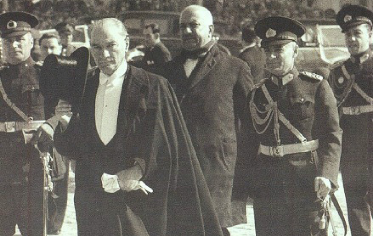Atatürk’ün Türk Diline ve Türk Tarihine Verdiği Önem