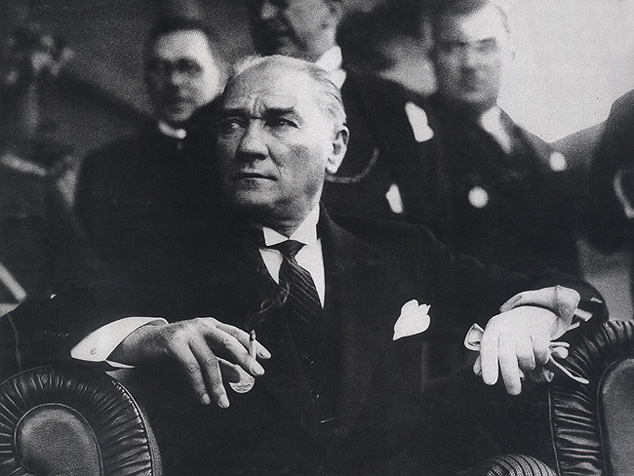 "Atatürk ilkeleri" Işığında Bir Site: atamizindeyiz.com